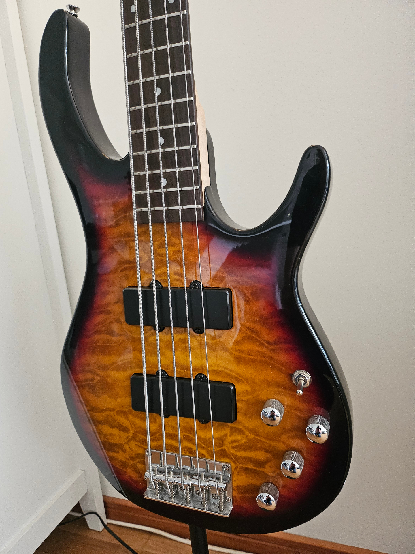 Electric Bass, Sunburst Floorlamp — view 2